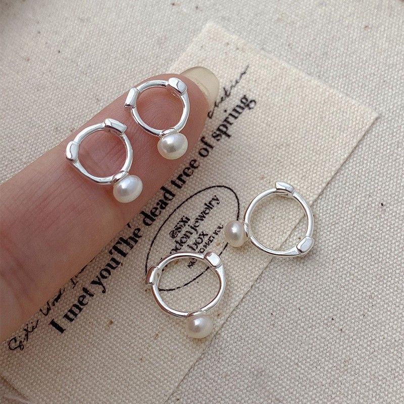 Orecchini pendenti in argento puro con perle d'acqua dolce naturali - Mini design squisito e dolce con polsini impilabili e clip per orecchie non forate per donna_voghion.com