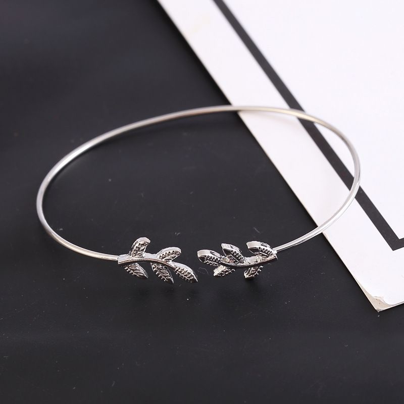 Dainty Leaf Cuff Bracelet - Hypoallergenic Stainless Steel, Lightweight & Adjustable, Boho Chic Jewelry_voghion.com
