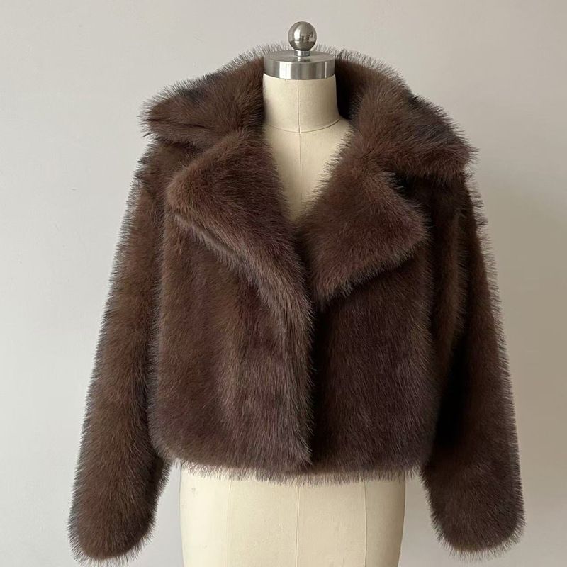 Damenbekleidung Wintermantel aus Kunstpelz, modisch, trendiger Mantel aus Kunstpelz, kurze Jacke, Wintermode, umweltfreundlich gefärbt, fuchspelzartiger Mantel mit Taschen_voghion.com