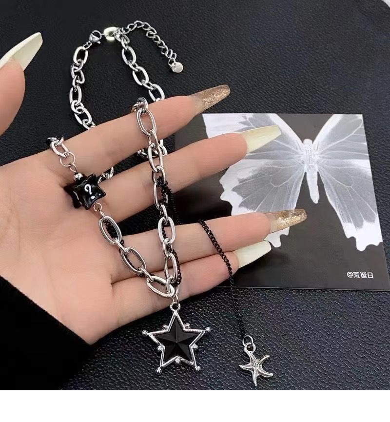 Black Star Patchwork Necklace Autumn Winter 2024 New Design For Men And Women Niche Hip Hop Titanium Steel Sweater Chain_voghion.com