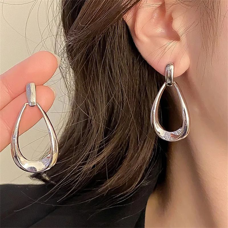 Orecchini in metallo con goccia d'acqua cava di alta qualità, design di nicchia con ago d'argento, orecchini alla moda con temperamento femminile, orecchini leggeri di lusso_voghion.com