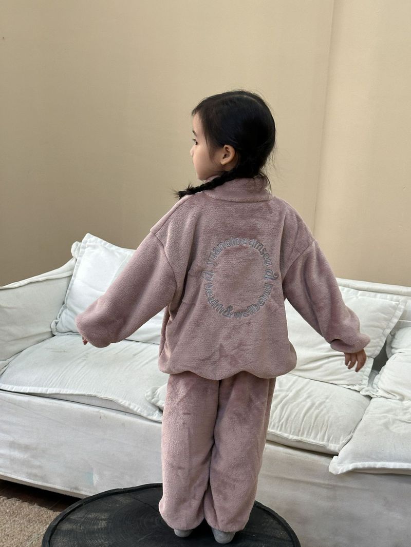 El terciopelo coralino del bebé del otoño/invierno de los muchachos de los pijamas de la franela de los niños fijó Homewear de las muchachas de los niños_voghion.com