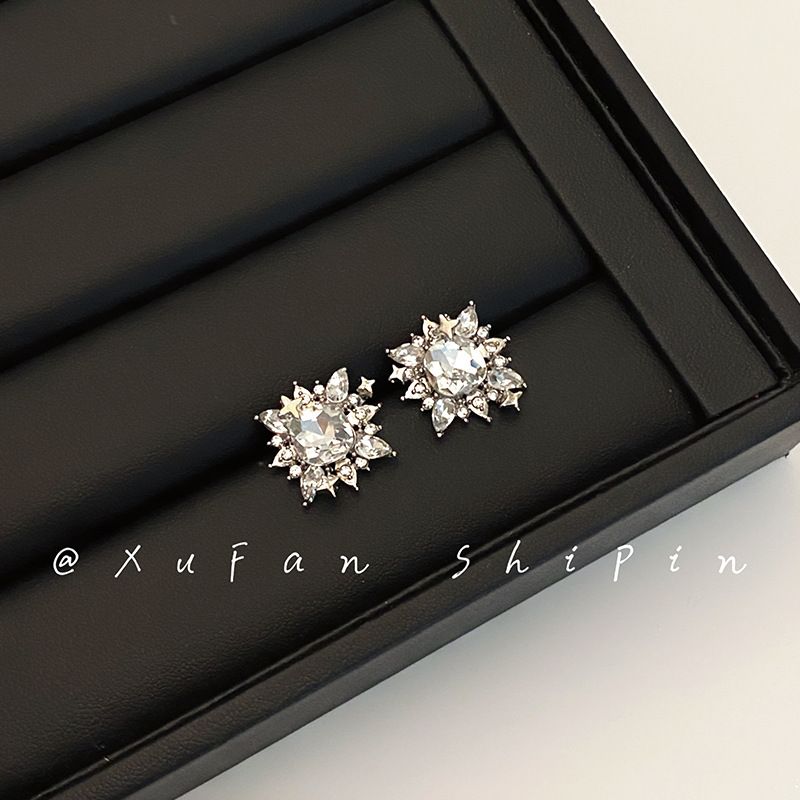 Boucles d'oreilles à clip en zircon pour femmes, sans piercing, nouvelle manchette d'été, haut de gamme, légères, luxueuses et uniques_voghion.com