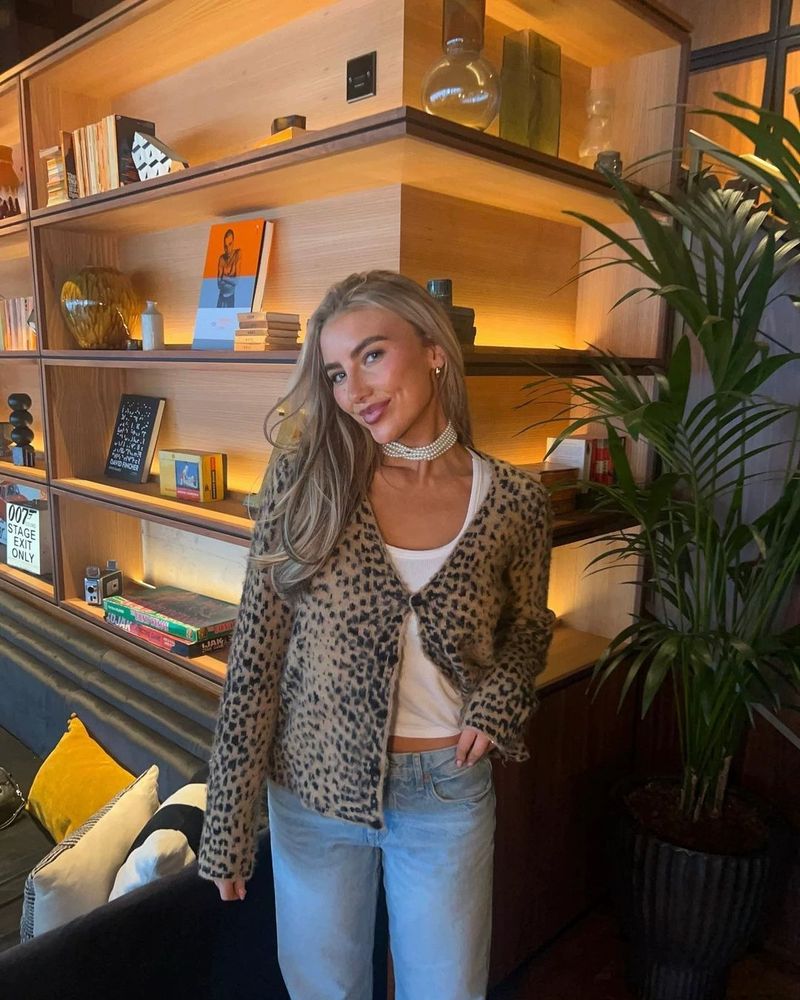 New Versatile American Style Leopard Print V-Neck Knitted Cardigan Hot Girl Sweater Coat Soft Fuzzy 4146_voghion.com