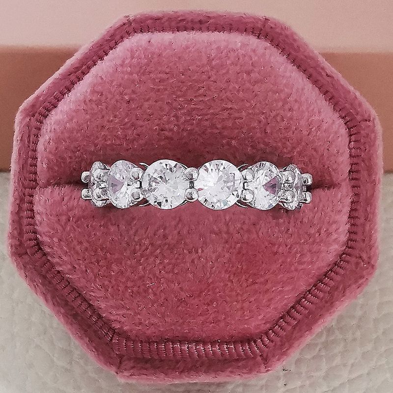 Anello semplice con diamante pieno di zirconi di lusso Senso di design avanzato di minoranza femminile r4577_voghion.com