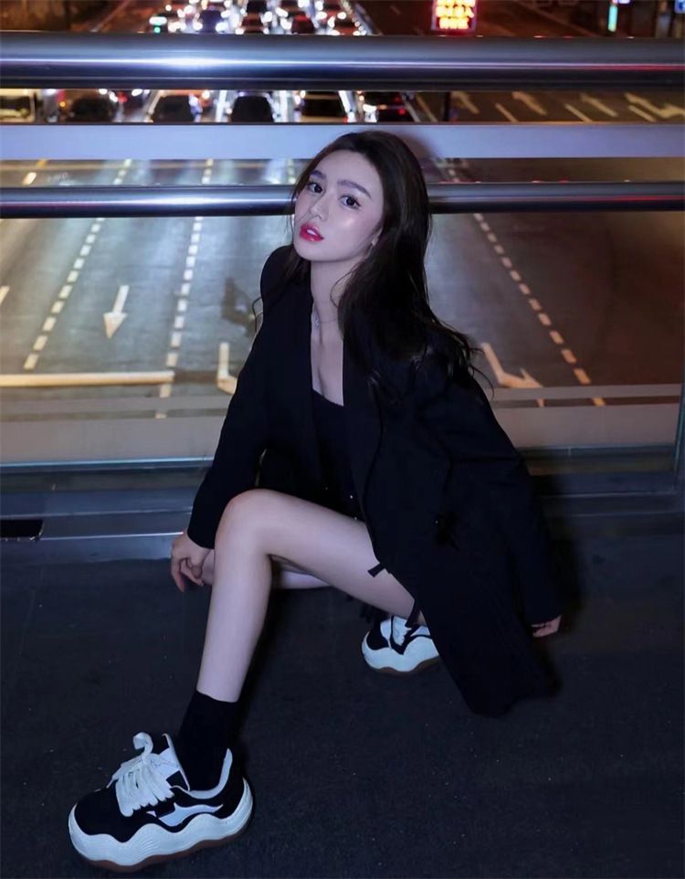 Wave Bread para mujer en primavera de 2024 Nueva moda, cómoda, de altura alta, zapatillas deportivas para parejas con suela gruesa_voghion.com