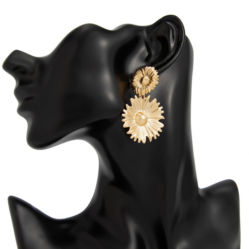 Orecchini pendenti con perle e girasole plissettati, linea di moda Ins, clip per orecchini a clip_voghion.com