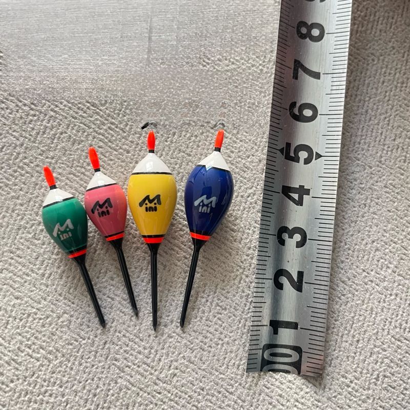 Mini-Objekt, flaches Wasser, hohe Empfindlichkeit, kurzer Schwanz, Karausche, Zackenbarsch, kleiner Weißfisch, Bach, Grasloch, Schwimmer_voghion.com