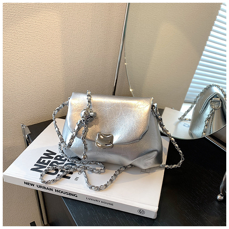 Bolsa de corrente de estilo estrangeiro de alta qualidade feminina 2023, novo design de nicho, bolsa carteiro, enrugada, moderna, bolsa de ombro pequena quadrada_voghion.com