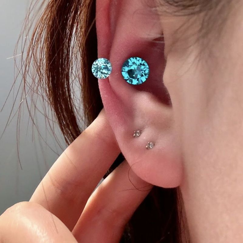 Blauer Titanstahlknochen 1,2 mm dicker Ohr-Helix-Ohrstecker, lichtechte Strass-Kombinationsohrringe, neuer Stil_voghion.com