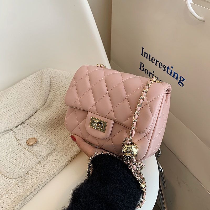 Borse a tracolla classiche in pelle PU alla moda per le donne Borse a griglia Borse a tracolla con catene Piccole borse con patta_voghion.com