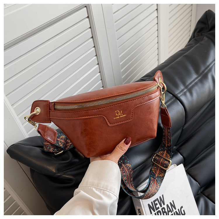 Déi trendy Täsch vun dësem Joer mat engem Gefill vu Luxus 2024 Nei modesch Tailletasch Villsäiteg Instagram-Stil Summer Crossbody-Tasch Damentasch Broschttasch_voghion.com