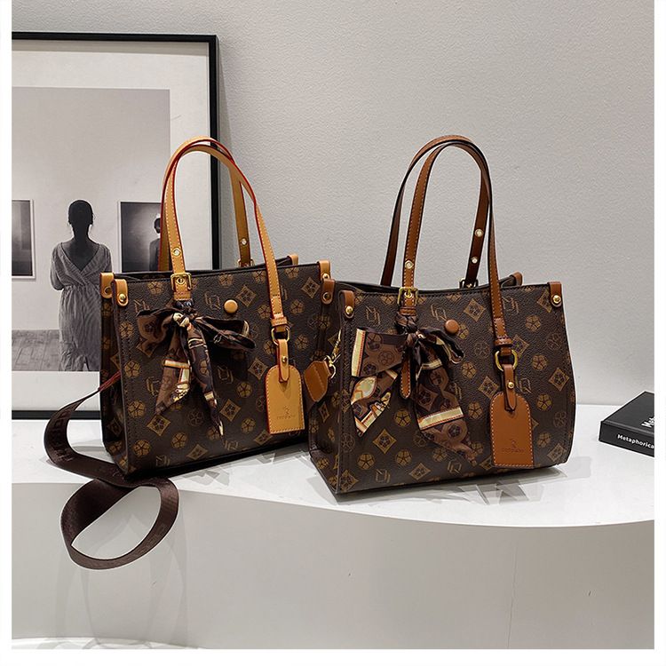 2025 Große Kapazität Einzel-Schultertasche Neue Pendler Leichte Luxus-Crossbody-Nischen-Damentasche_voghion.com