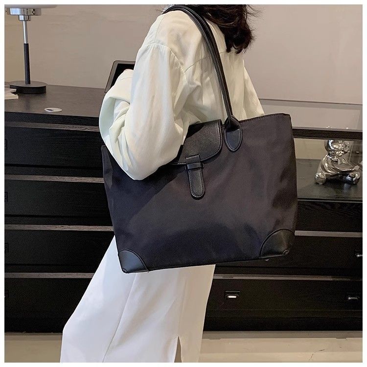 Grande capacità per le donne nel 2023, nuova borsa per studenti pendolari di fascia alta, borsa tote versatile in tessuto di nylon_voghion.com