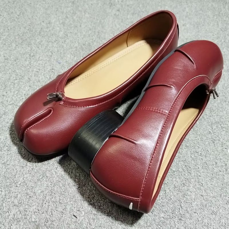 Tabi Split Toe für Frauen 2024 Neue Nische Plissee Ballett Schwein Huf Flacher Mund Bowknot Flache Einzelschuhe_voghion.com