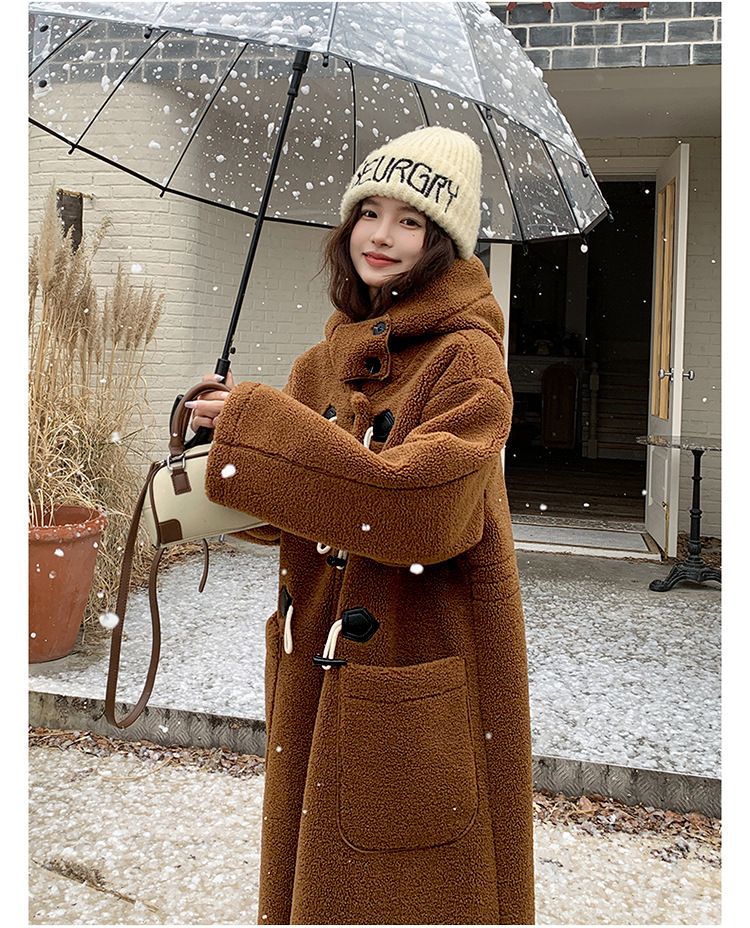 Luxuriöser Kunstpelzmantel mit Kapuze für Damen – extralange Winterjacke mit weichem Sherpa-Futter, eleganten Knopfdetails und übergroßer Passform_voghion.com