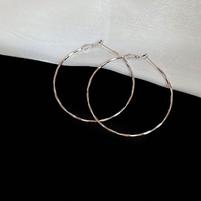 Orecchini a cerchio lisci in argento, versatili, unici, leggeri, di lusso, di alta qualità, semplici, per le donne_voghion.com
