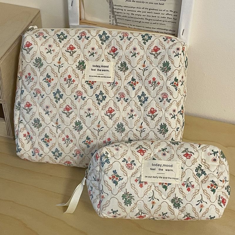 Blumen-Kosmetiktasche, süße, tragbare Cartoon-Spültasche für Studenten, gesteppt, große Kapazität, süße, frische Aufbewahrungstasche_voghion.com