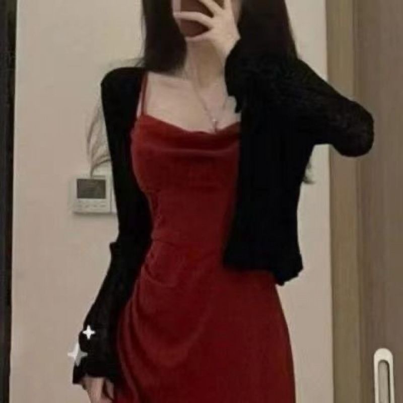 Abito elegante di media lunghezza con cintura in vita, arricciato e snellente, stile Little Mom, completo cardigan nero in due pezzi_voghion.com