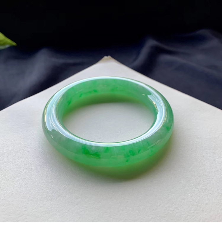 Looduslik Birma A-tüüpi jadeiidist käevõru jadeist käevõru_voghion.com
