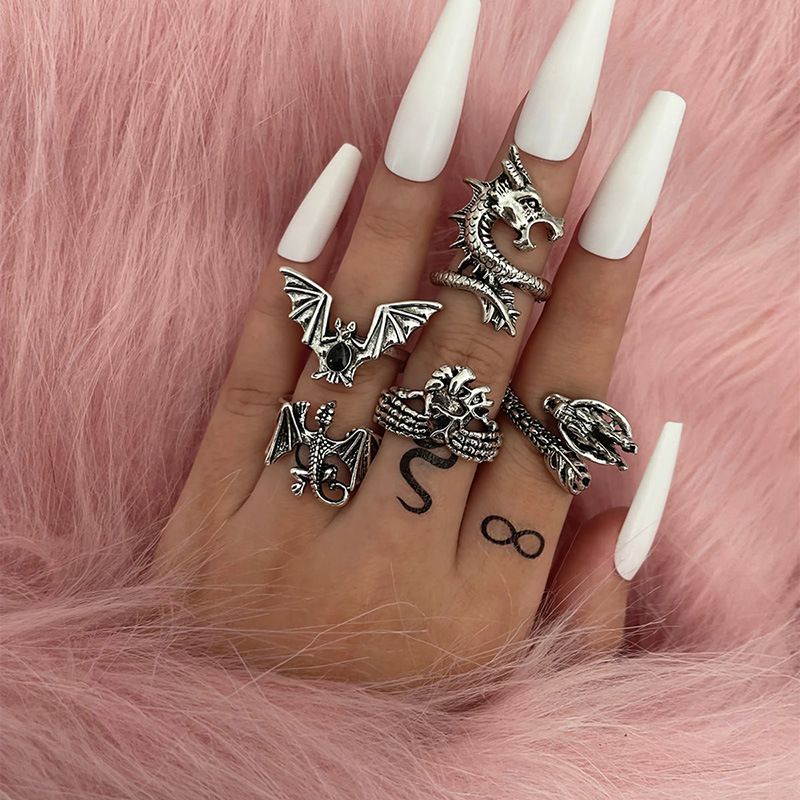 Ready Stock 5pcs Vintage Hip Hop Punk Dragon Snake Butterfly Bat Skull Retro Knuckle Joint Rings Women Gothic Finger Ring Set Animal_voghion.com