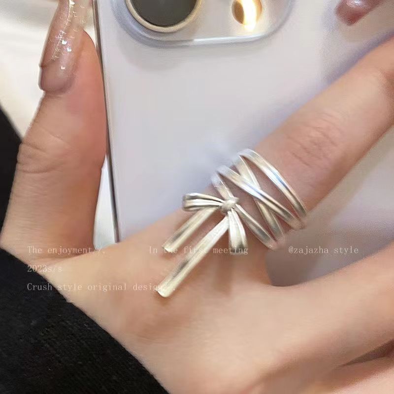 Kall distanserad fransk rosett och bandöppning, kvinnlig nischdesign med avancerad justerbar pekfingerring, unik_voghion.com