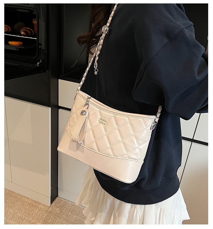 Borsa a tracolla piccola casual con trama semplice per donna, nuova e popolare borsa a secchiello con catena di diamanti, alla moda_voghion.com