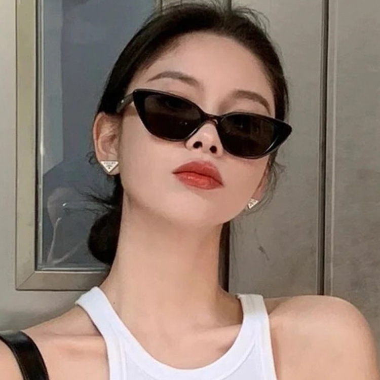 New Retro Triangle Cat Eyes, Small Face, Sunglasses for Women, High Grade, Instagram Black Small Frame, Sun Protection Style, Photography Sunglasses_voghion.com