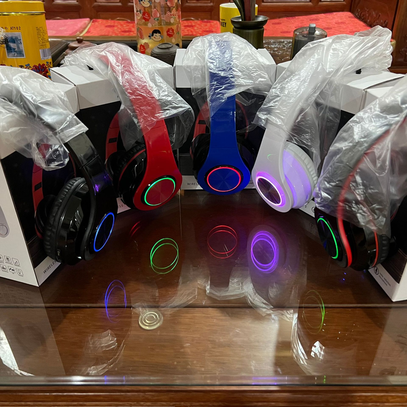 New B39 Light Emitting Headworn Wireless Heavy Bass Folding Card Bluetooth Earphones_voghion.com