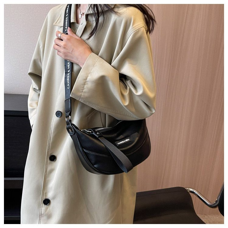 La borsa a tracolla singola da ascella, semplice, alla moda e versatile, è la nuova Dumpling 2023 da donna più popolare di quest'anno._voghion.com