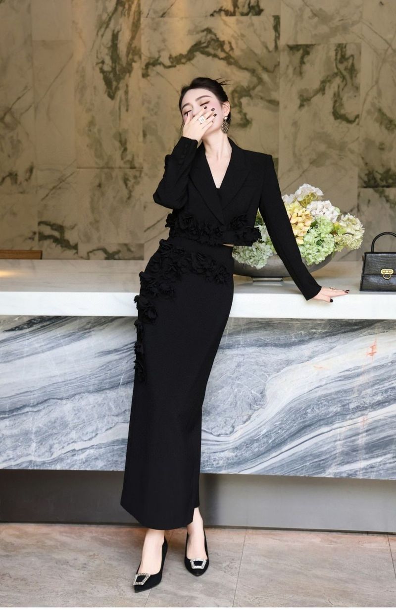 Eleganter, leichter Business-Anzug für Mädchen, Herbst 2025, aufwendig gearbeitet, mit dreidimensionalem Blumenmuster, Blazer und Rock_voghion.com