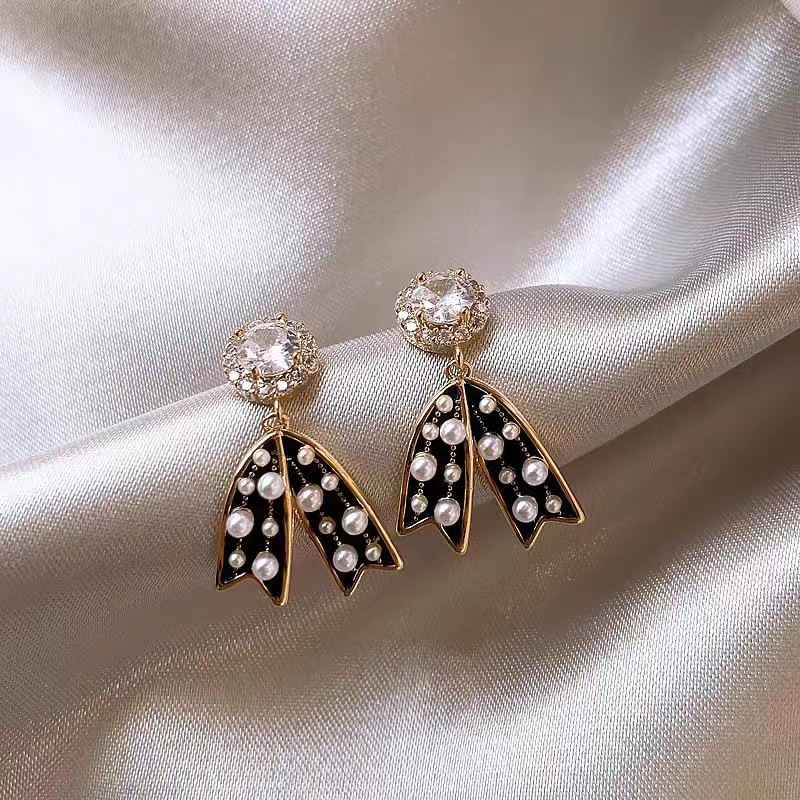 Women's Earrings Bow pearl earrings 2023 new niche design high-end light luxury earrings small fragrance style earrings_voghion.com