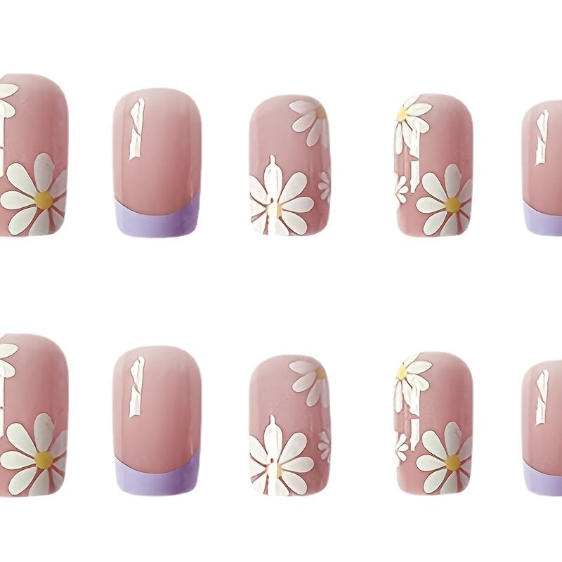 Wearing Minimalist French Purple Edge White Flower Patch False Nail_voghion.com