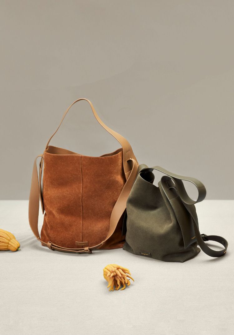 Songmont Sac à bandoulière en daim de taille moyenne avec oreilles de styliste pour banlieue Maillard Dressing_voghion.com