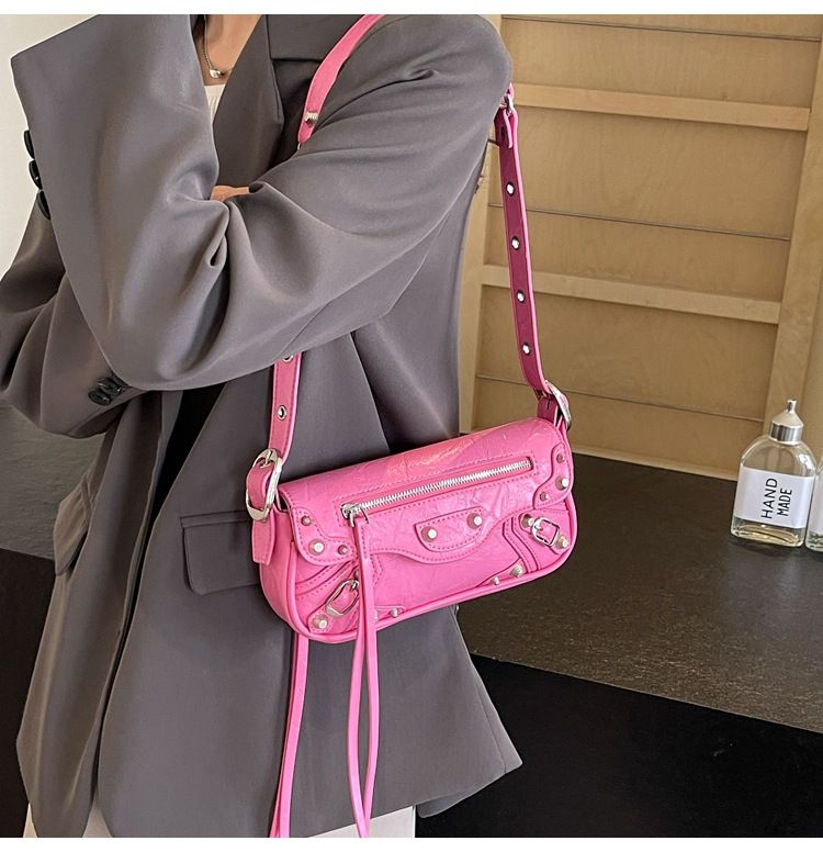 Séiss Cool Hot Girl Motorrad 2024 Summer Neie Stil Ënneraarm Hand Grip Muster Handtasche Personaliséiert Niet Schëllertasche_voghion.com
