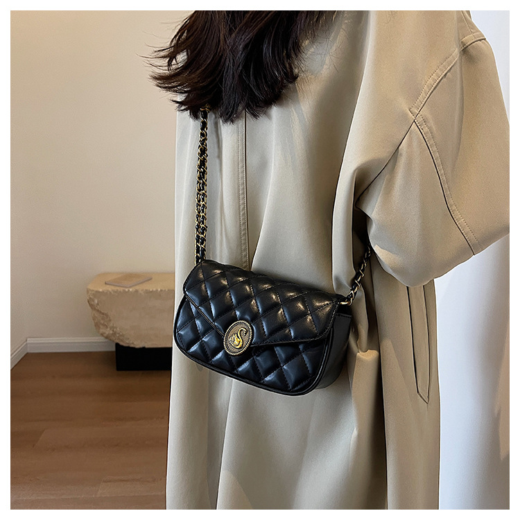 Borsa da donna Estate 2023 New High-end Sense French Niche Diamond Chain bag borsa a tracolla a tracolla all-match di moda_voghion.com