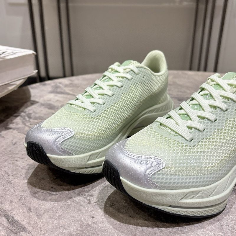 2025 Nuove scarpe da ginnastica da papà con suola spessa e altezza maggiorata da donna, versatili, casual, sportive, in mesh traspirante, per la corsa_voghion.com