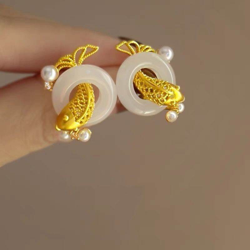 Neue Perle im chinesischen Stil Peace Buckle Koi Stud Kleine exquisite trendige modische Ohrringe für Frauen_voghion.com