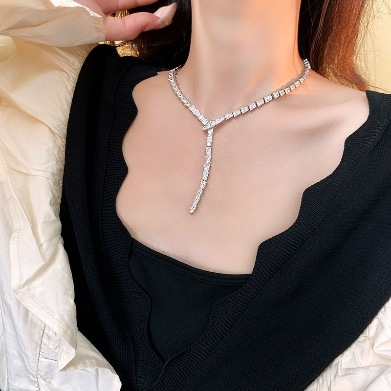Designerns zirkonormhalsband överdriver tung industri, lätt, snygg, mångsidig och exklusiv känsla av halsband_voghion.com
