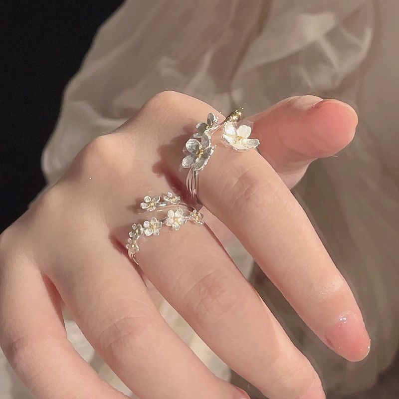 Ready Stock Einzigartiges zartes Blumenöffnungs-verstellbares Ringset für Frauen Koreanisch Sier Color Minimalistische Fingerringe Verlobung_voghion.com