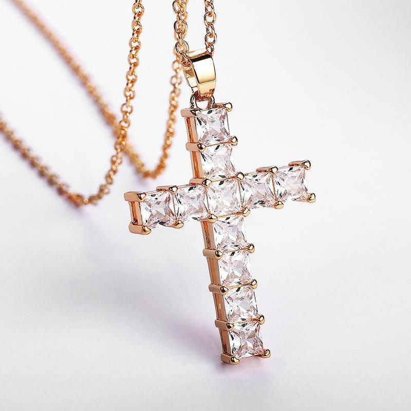 Populární křížový náhrdelník s přívěskem plný diamantových čtvercových zirkonových hip-hopových módních šperků na krk_voghion.com