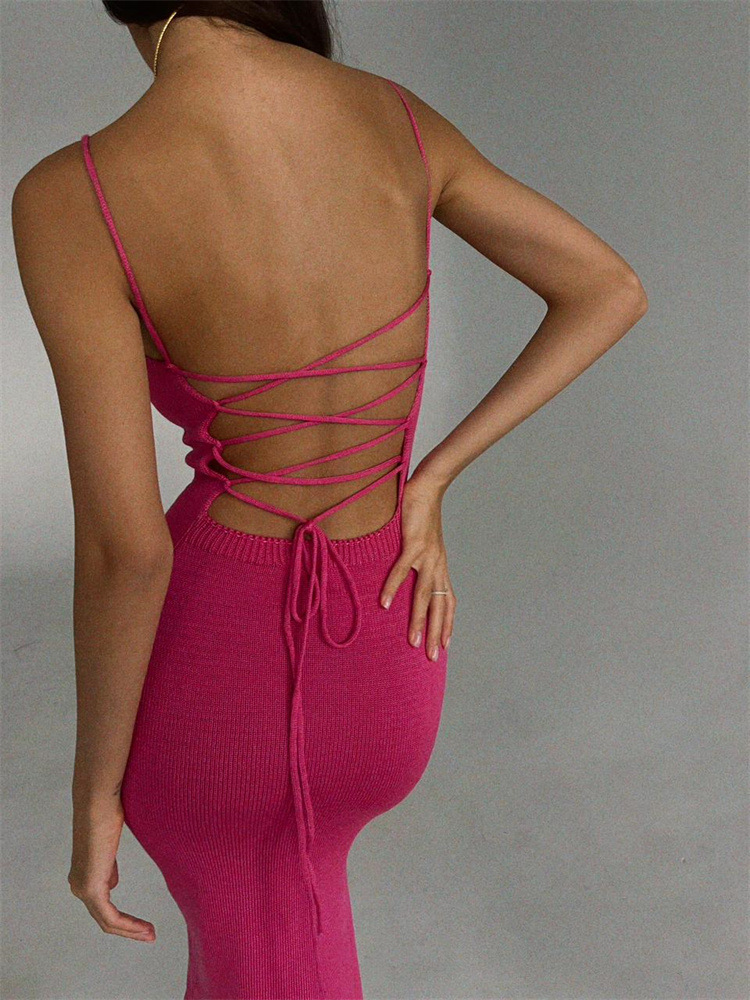 Sexy mittellanges, tailliertes Strickkleid mit Strapsen_voghion.com