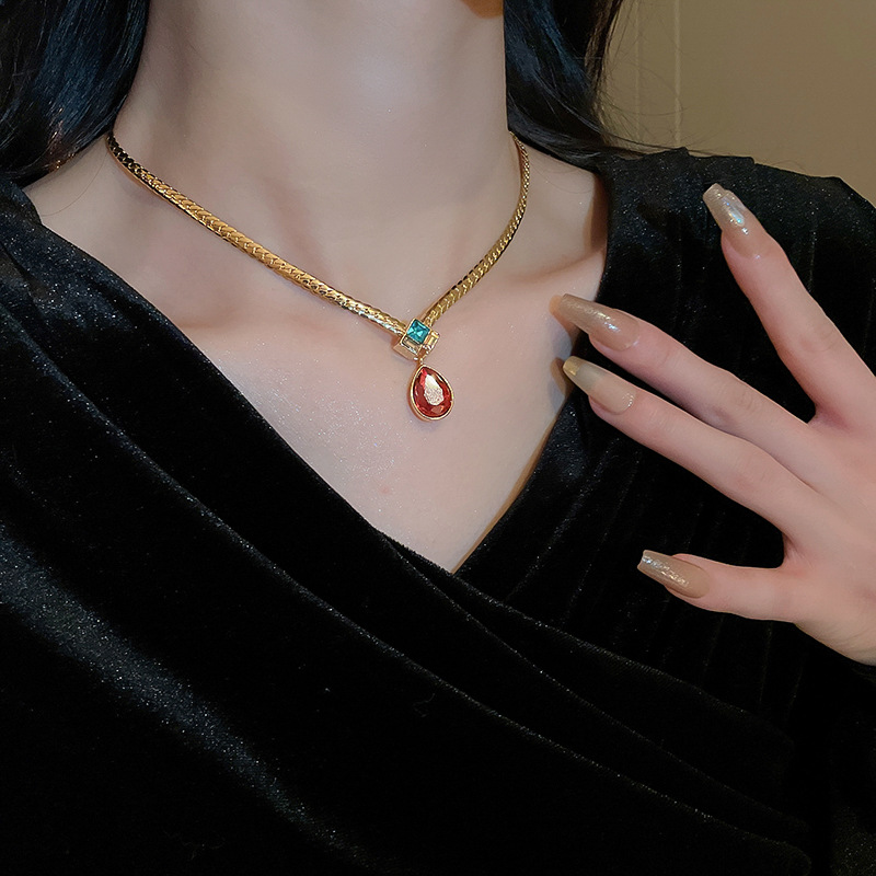 Geometrisches Wassertropfen-Halsketten-Ohrring-Set im Designer-Stil, Retro-Schlangenknochenkette im Palaststil, mittelalterlicher High-End-Schmuck_voghion.com