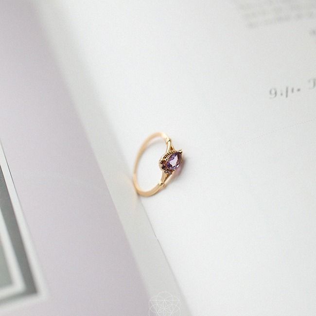 Derselbe künstlerische, mit natürlichem Amethyst plattierte 14-karätige kleine Wassertropfenring von „Nile Garden“ für Damen_voghion.com