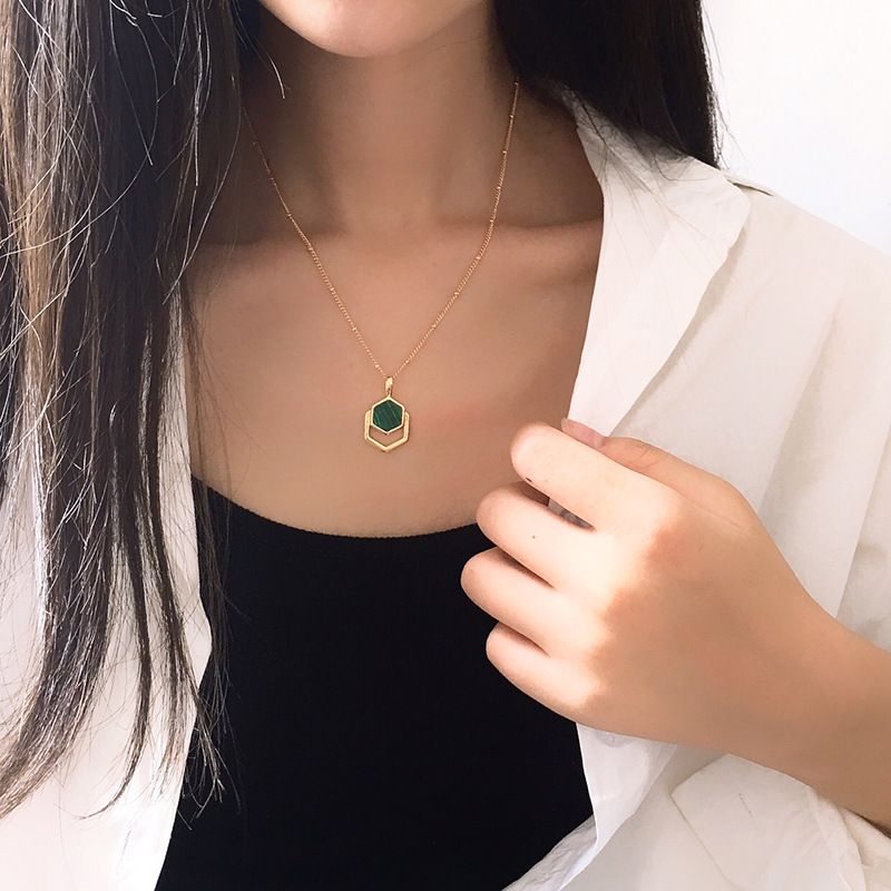 Collana con catena in malachite geometrica impilata, gioiello da donna_voghion.com