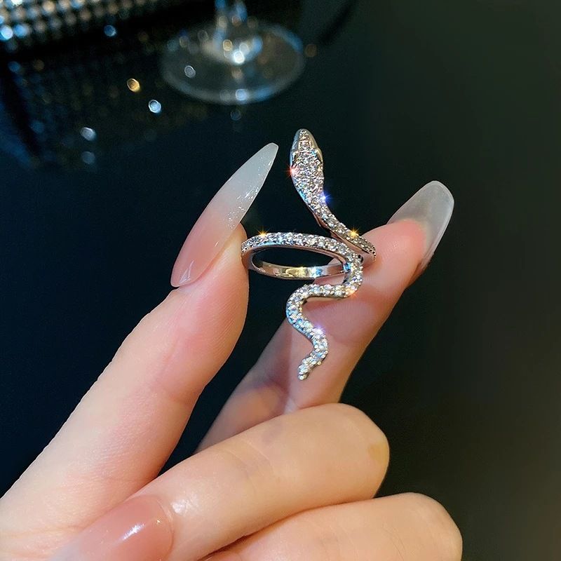 Collana in argento Guftm da donna alla moda 2025 con ciondolo a forma di serpente lucido, zircone da donna per bloccare la catena_voghion.com