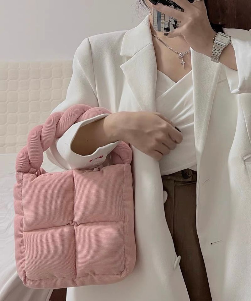 Umhängetasche aus Cord mit Kette, in der Hand tragbarer Mini-Baumwollstoff mit kleiner quadratischer Füllung, neues Modell 2024_voghion.com
