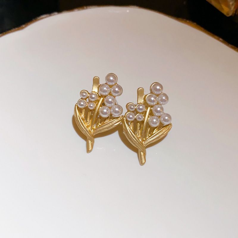 Silver Needle Set Diamond Flower Oval Pearl Metal Style Geometric Palace Fashion and Earrings for Women high-end_voghion.com