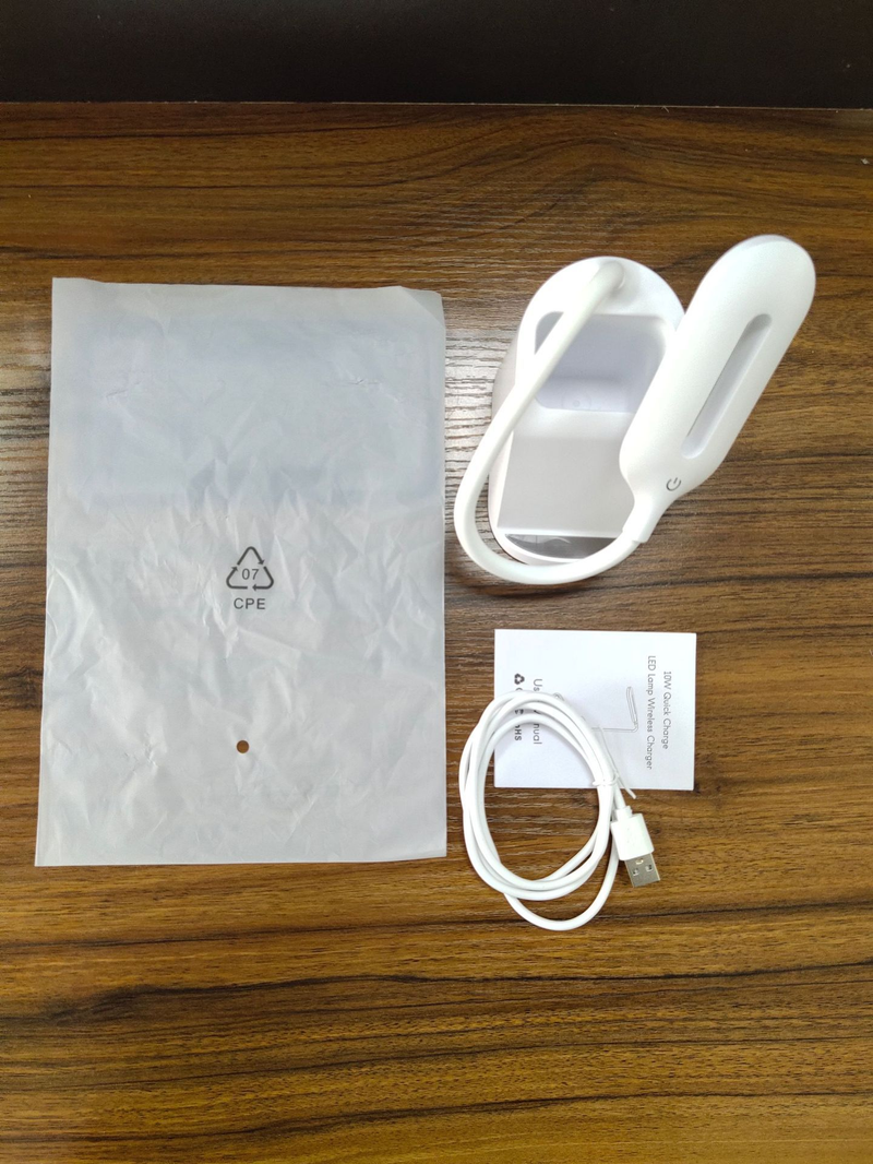 Pen holder stand table lamp wireless charger 15W fast charge learning special eye protection lamp gift logo_voghion.com