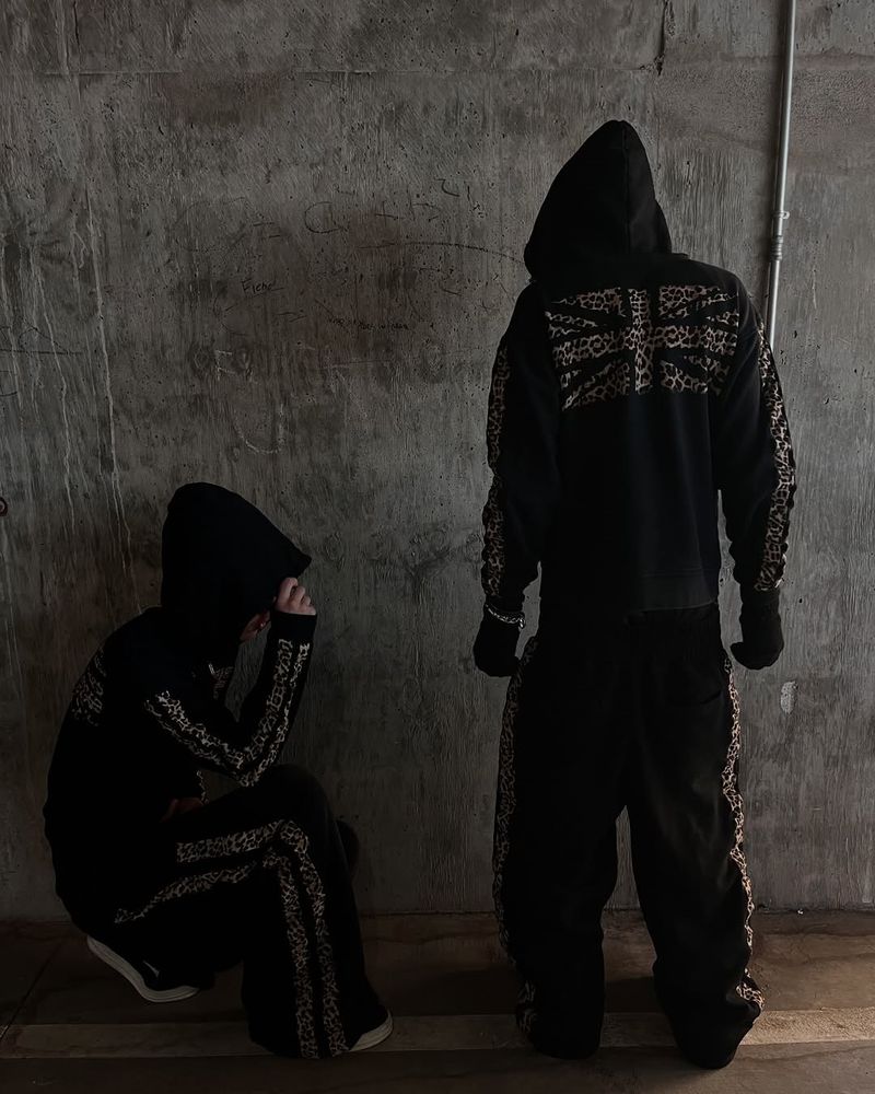 Conjunto de ropa urbana Y2K: sudadera con estampado geométrico y pantalones deportivos, jersey retro extragrande con pantalones a juego, chándal unisex de estética oscura._voghion.com